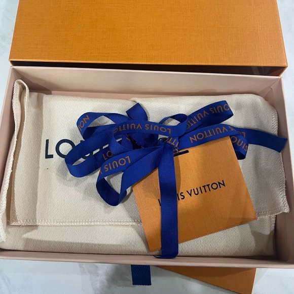 Louis Vuitton Sarah Brown Monogram Wallet - Picture 9 of 12